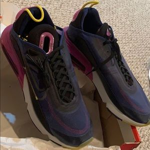 NIKE AIR MAX 2090 size 13